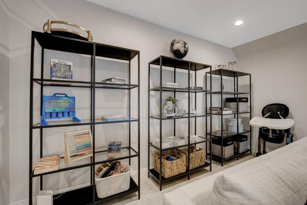 فيلا Beautiful 5Br W/King Beds, Pool & Hot Tub, Games لاس فيغاس المظهر الخارجي الصورة